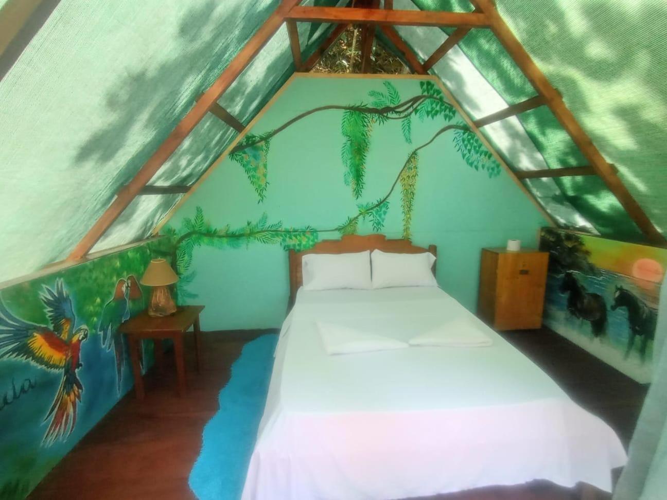 Pirate Drake & Tour Company Luxury tent