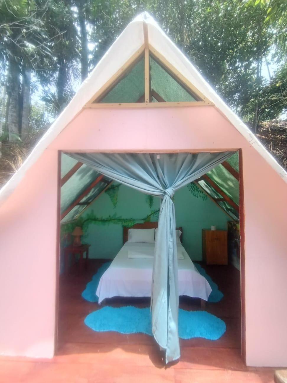 Luxury tent Pirate Drake & Tour Company *